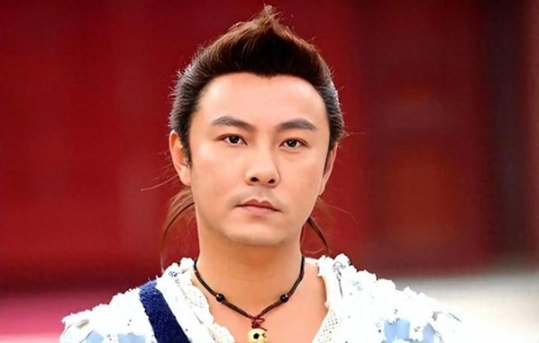 结三次婚、两度丧子，59岁无儿无女，王晶为何说张卫健一点都不惨