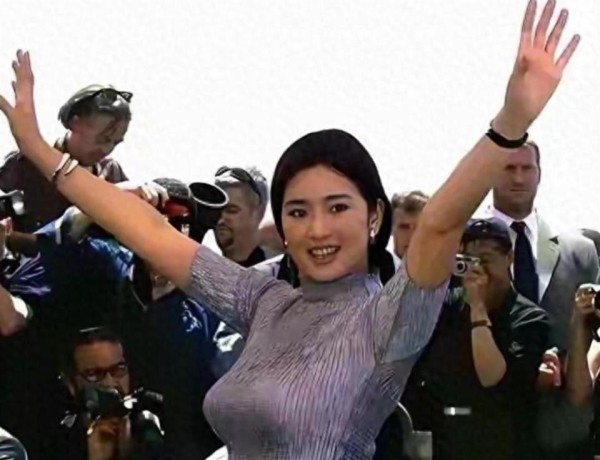 有种原始美叫巩俐的身材！明明一丝不露却看得人脸红心跳