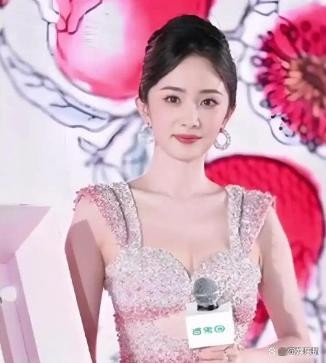 杨幂爆梗强势回归，热梗潮席卷全民