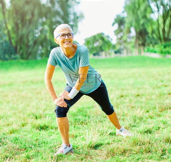 户外老年健身男女<a target=