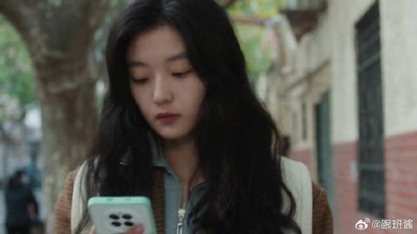 《冬至》女孩下班只顾着玩手机，没想到被人跟踪了，差点出事！