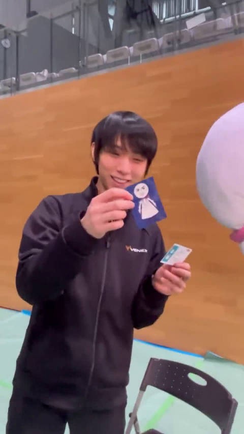 英俊小子再次放出采访花絮,已经第三弹了是吧 ,互动超可爱!