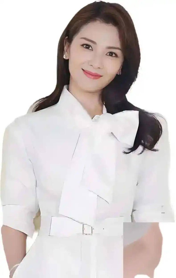 刘涛魅力无限，躺在台球桌上的照片非常勾魂