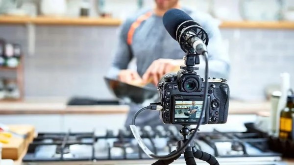 博主成为年轻人首选职业？“网红”真的会让你一夜暴富吗？