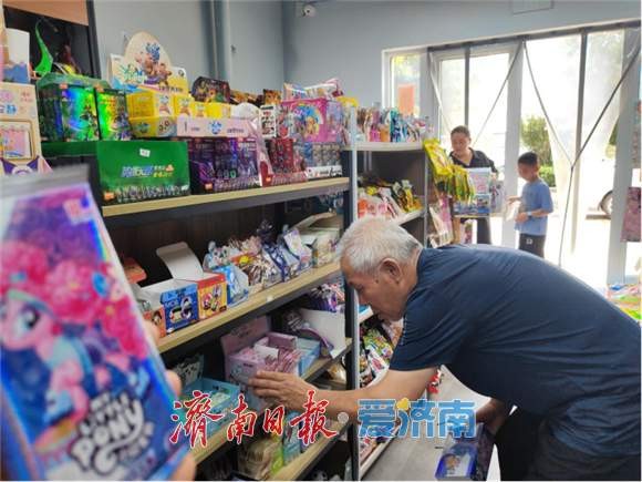 融媒·深调查丨动漫周边热销VS连锁品牌撤柜 “谷子经济”正在经历“成长阵痛”？