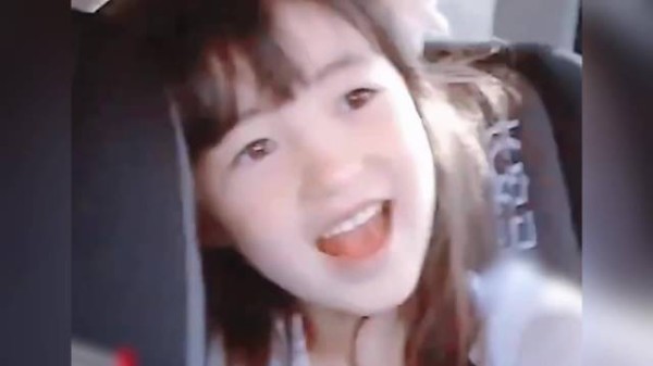 夏天和小时候一样的可爱呀！夏天 真的是从童话里走出来的公主吧！