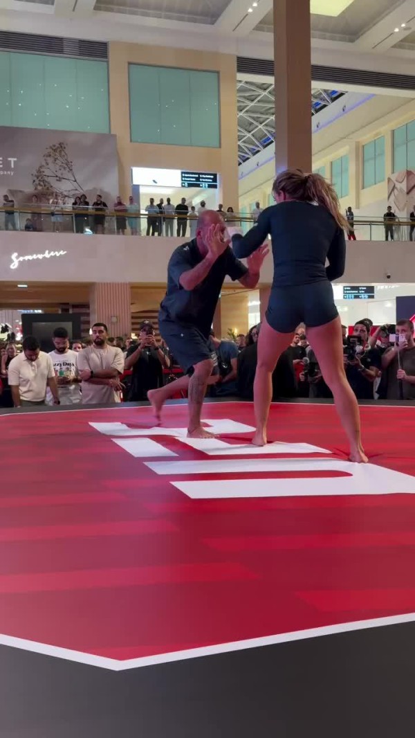 麦肯齐·邓恩/Mackenzie Dern和乃父的柔术训练—— 好生丝滑