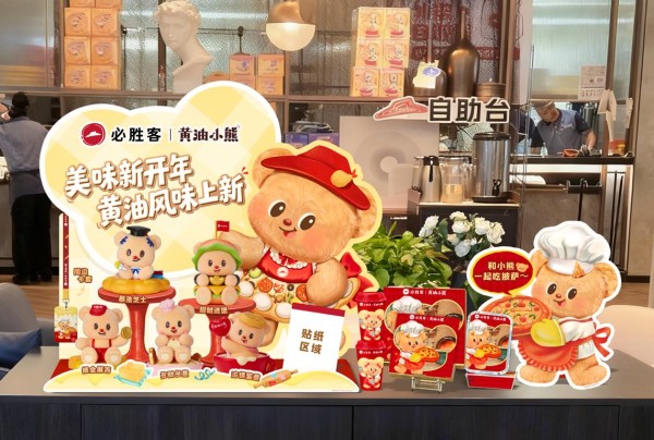 从黄油小熊到二次元狂欢：必胜客如何用IP联名持续供给“情绪价值”