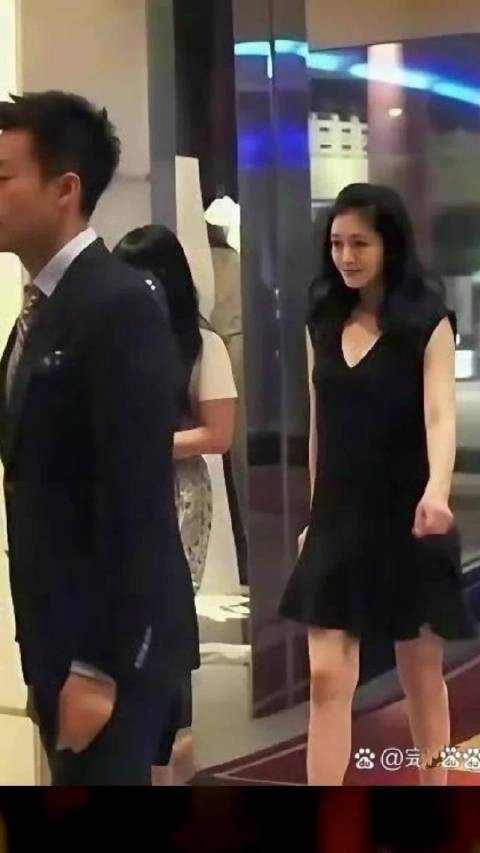 听说这是汪小菲和大S初次碰面的照片，当年那帅哥瞬间就被迷住咯！