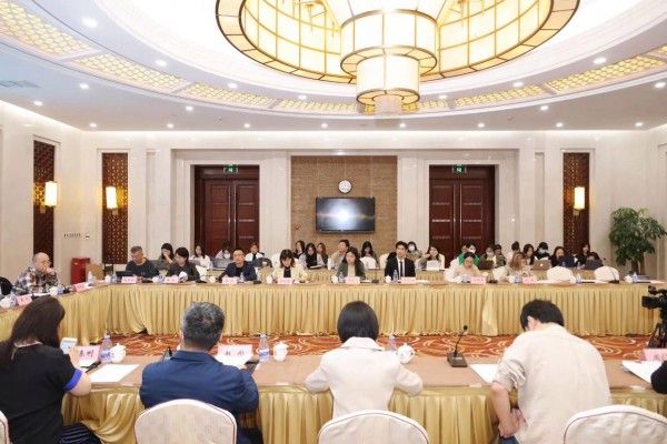 以真心为本 引领现实主义医疗剧的新范式《问心》研讨会举办