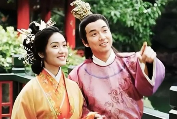 蔡子健从“皇帝专业户”到高校讲师，回顾TVB经典时光。