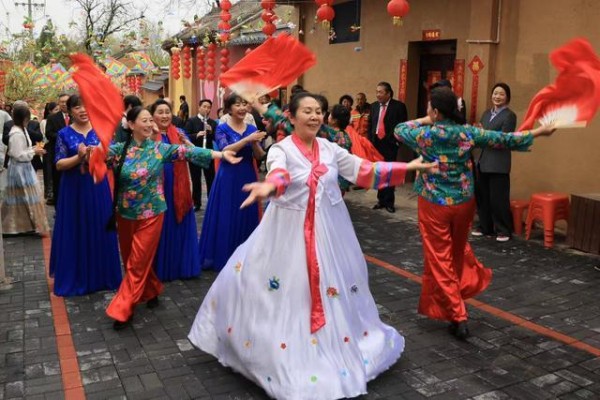 “艺”彩纷呈 华章献伊滨