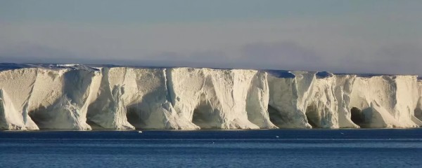 白宫让格陵兰人做出选择：“阳光灿烂”的美国还是“阴云密布”的俄中