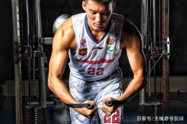 花边新闻频出！前有郭昊文后有曾繁日 CBA为何愈发向娱乐圈靠拢？