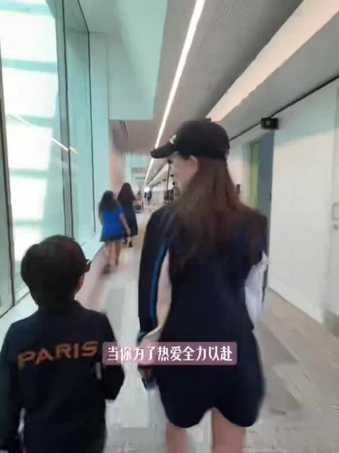 周杰伦昆凌儿子罗密欧近照