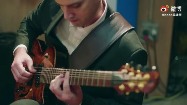 十年前的今天(160117)，裴秀智 + 边伯贤 在人气歌谣节目中获得一位