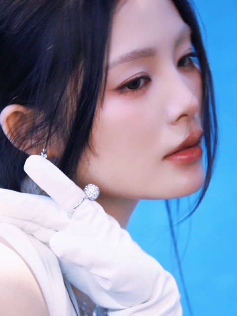 微风相伴，抬头看屋顶美妙夜空