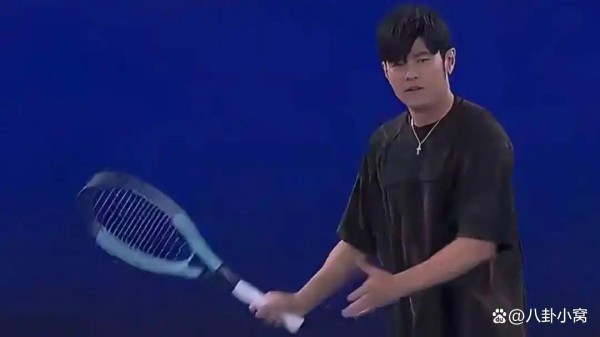 周杰伦澳网一轮游仅5秒，跨界体育赢得尊严