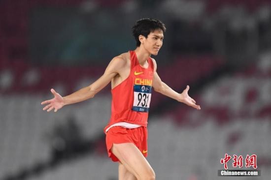 资料图：王宇比赛获胜后霸气庆祝。&nbsp;中新社记者 杨华峰 摄