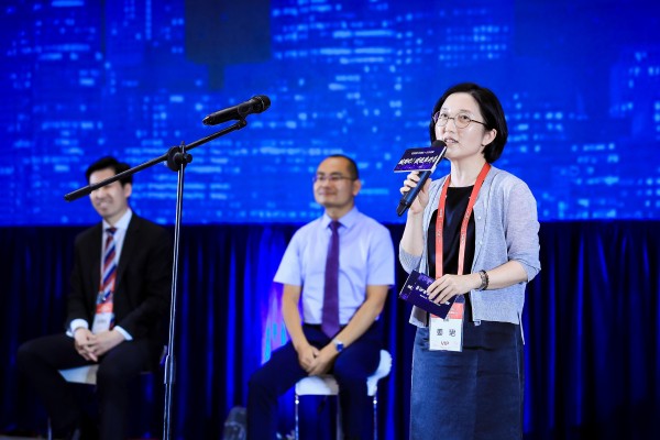 眼视光行业首届“吐槽”脱口秀：一场别样的专家“演”讨会