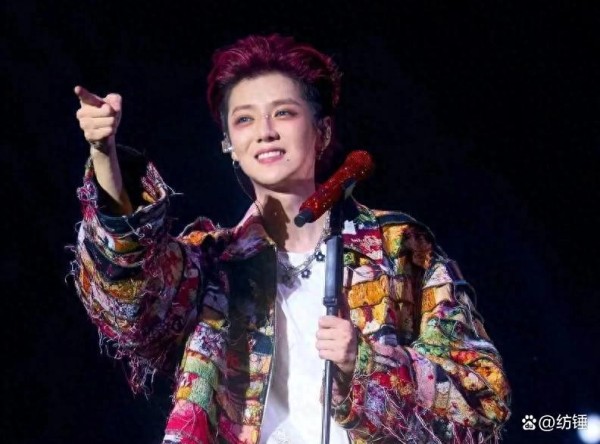 鹿晗关晓彤感情疑云：爆料风暴背后，娱乐圈边界失守？