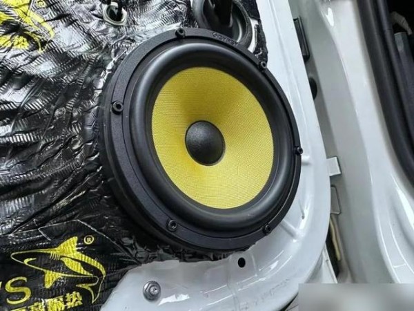 斯柯达明锐音响升级，享受车载音乐的乐趣-有驾