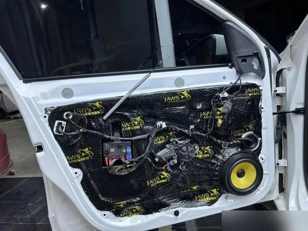 斯柯达明锐音响升级，享受车载音乐的乐趣-有驾