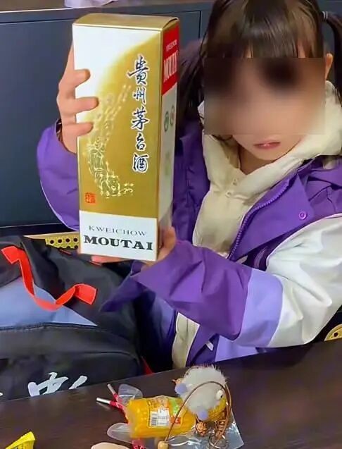 公安部网安局：“小女孩 50 元淘到名酒”视频系摆拍，涉事男子被行政处罚