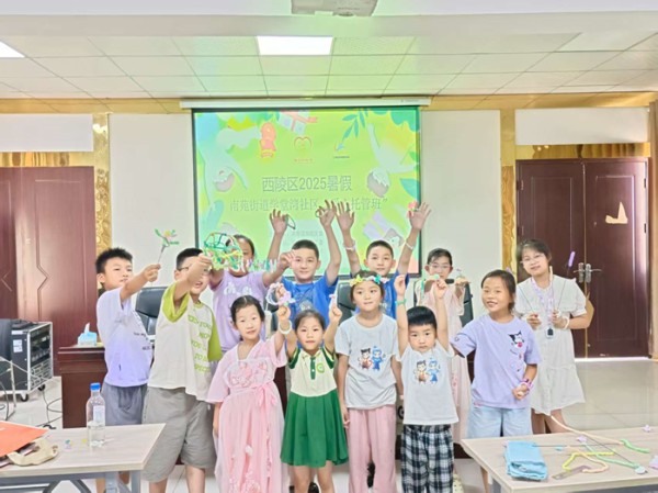 学堂湾社区“扭扭棒创意工坊”开启青少年创意与协作之旅
