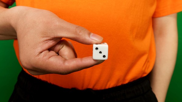 揭秘刘谦最快的纯手法魔术！忽悠我10年，餐桌上就能表演