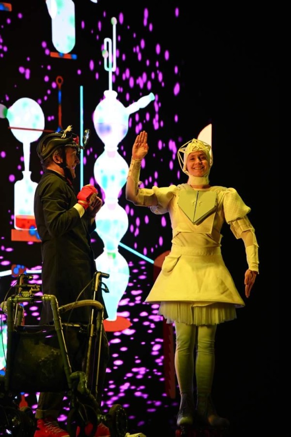 从剧场到街巷共赴一场“喜剧游牧”，2025第十一届上海国际喜剧节温暖收官