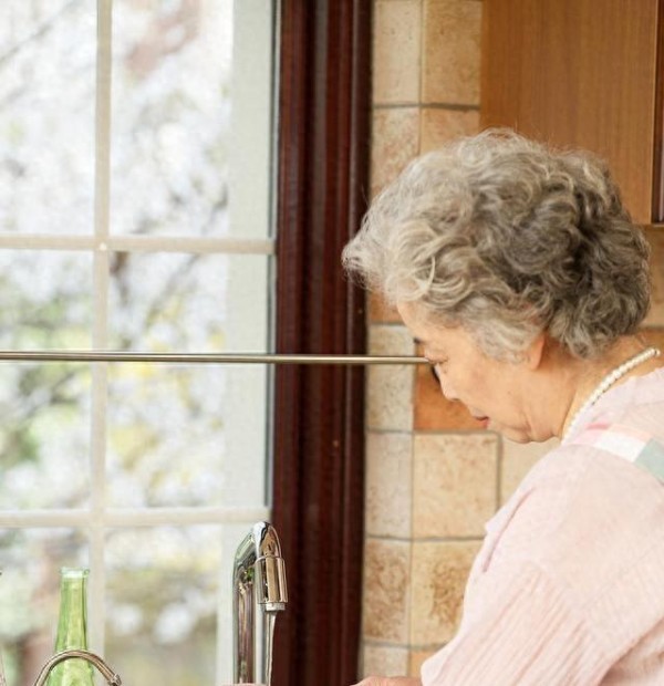 刘奶奶的快乐消费哲学：银发一族引领新潮流