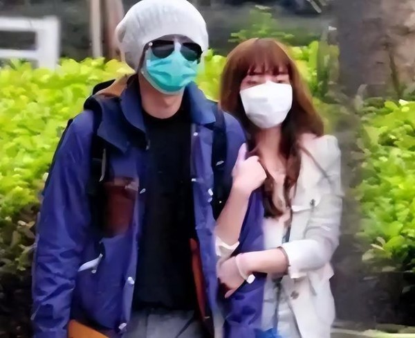 马伊琍山西拍戏被偶遇！皮松肉垮脸颊发腮，一头羊毛卷土到认不出