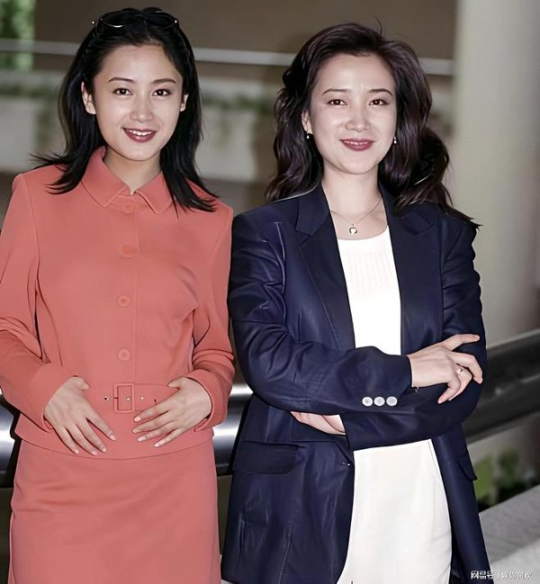 三十年前，陈红与何晴的合影，美得难分伯仲