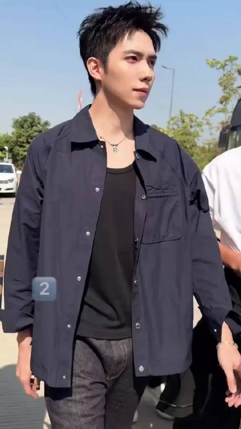 罗一舟《黎明前他会归来》路透上新，休闲穿搭的霍旭chill感十足