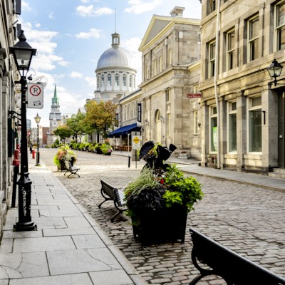 蒙特利尔旧城区的鹅卵石街道