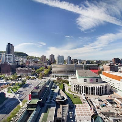 从客房欣赏到的日间市景