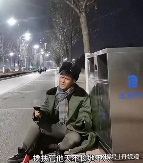 负债百万、露宿街头、装疯卖傻，星光大道的草根歌手现状太落魄