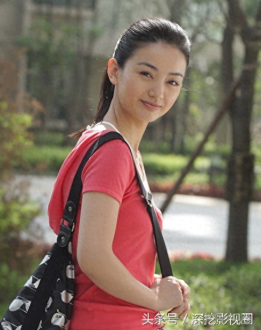 记得《雪豹》里的萧雅吗？低调、鲜有绯闻，话剧出身，文艺女神