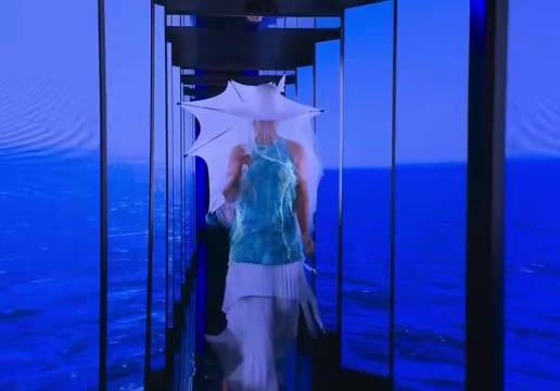 大阪直美这个出场造型是…？