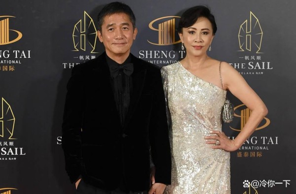 嘉玲爆料：梁朝伟酒后竟像小孩？这对明星夫妻的日常生活让人惊讶