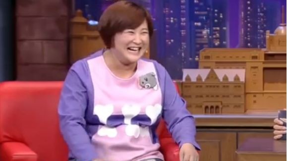 贾玲毕业时用钱太快被姐姐怀疑吸毒，把金星逗乐不要不要的！