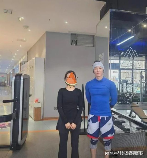 健身房偶遇代旭，腿好细但穿搭一言难尽，网友：不知道叫哥还是婶