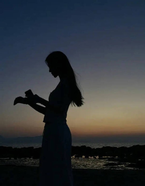 鞠婧祎好似“美神降临”。