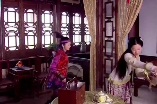 摸了灵儿的腰，林月如这反应也太真实了