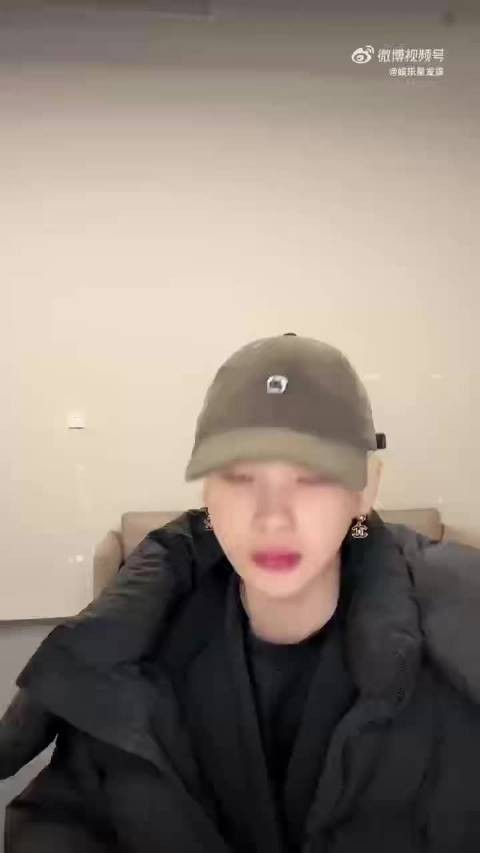 周震南直播透露演唱会抓鸭子游戏，计划三天瘦一斤