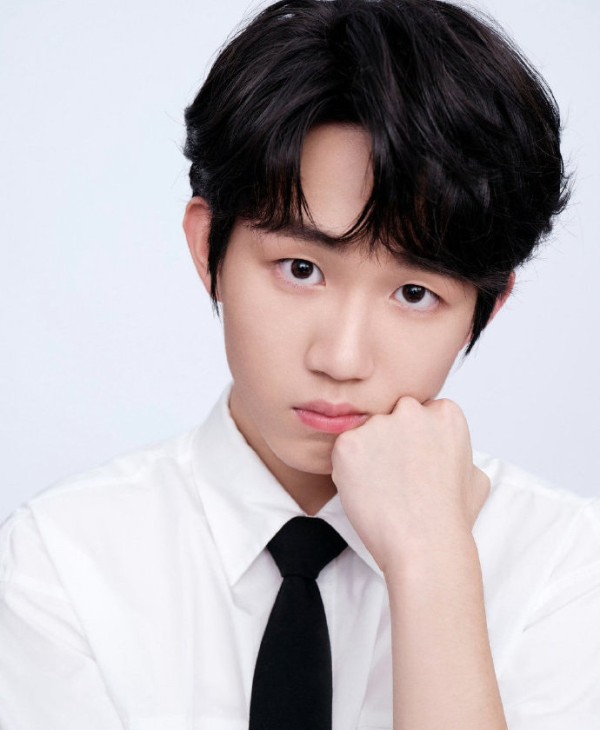 小孩哥勇闯娱乐圈00后的社交真的牛，于垚05后真正的小孩哥，太可爱