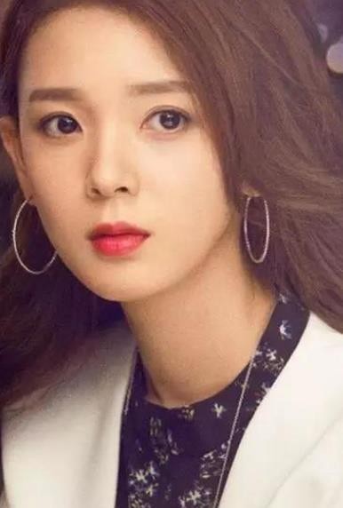 娱乐圈新星身高1米7，一张萝莉脸，不知道这样的“她”你是否喜欢