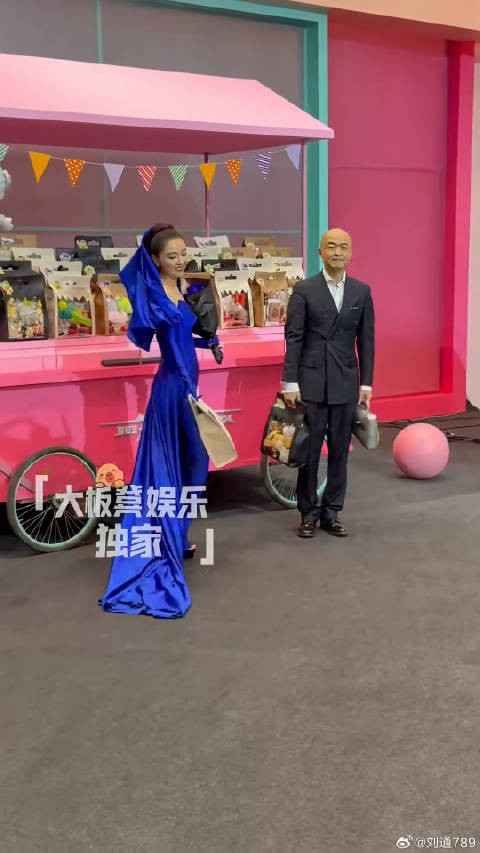 看得出来两个人都对尖叫之夜的礼物很满意吴倩 出走的决心