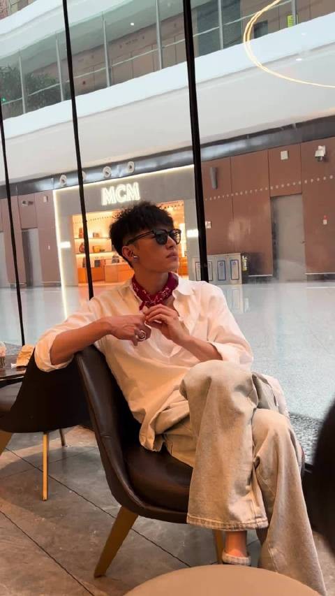 代旭和粉丝之间直接变访谈,聊主角和配角自己的见解,老代格局这一块